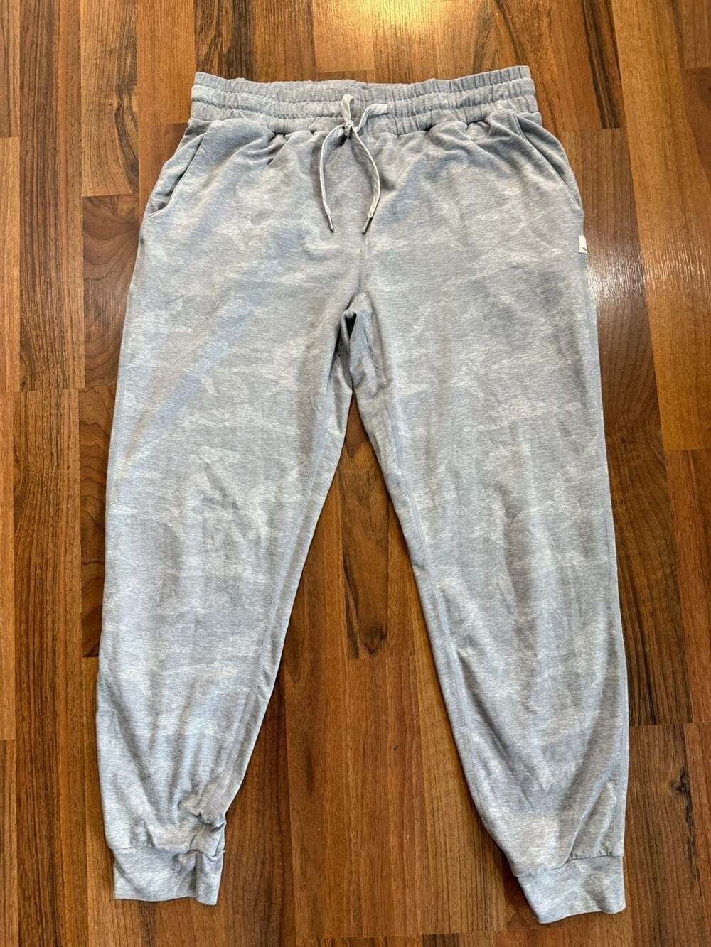 Vuori Performance Jogger Size Small Grey Camo Sweatpants